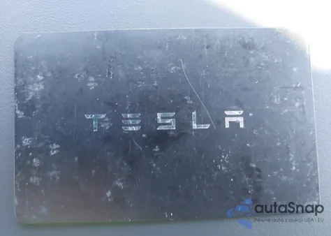 2023 Tesla Model Y Awd/Long Range Dual Motor All-Wheel Drive z USA, uszkodzony, nr VIN 7SAYGDEE7PA105947